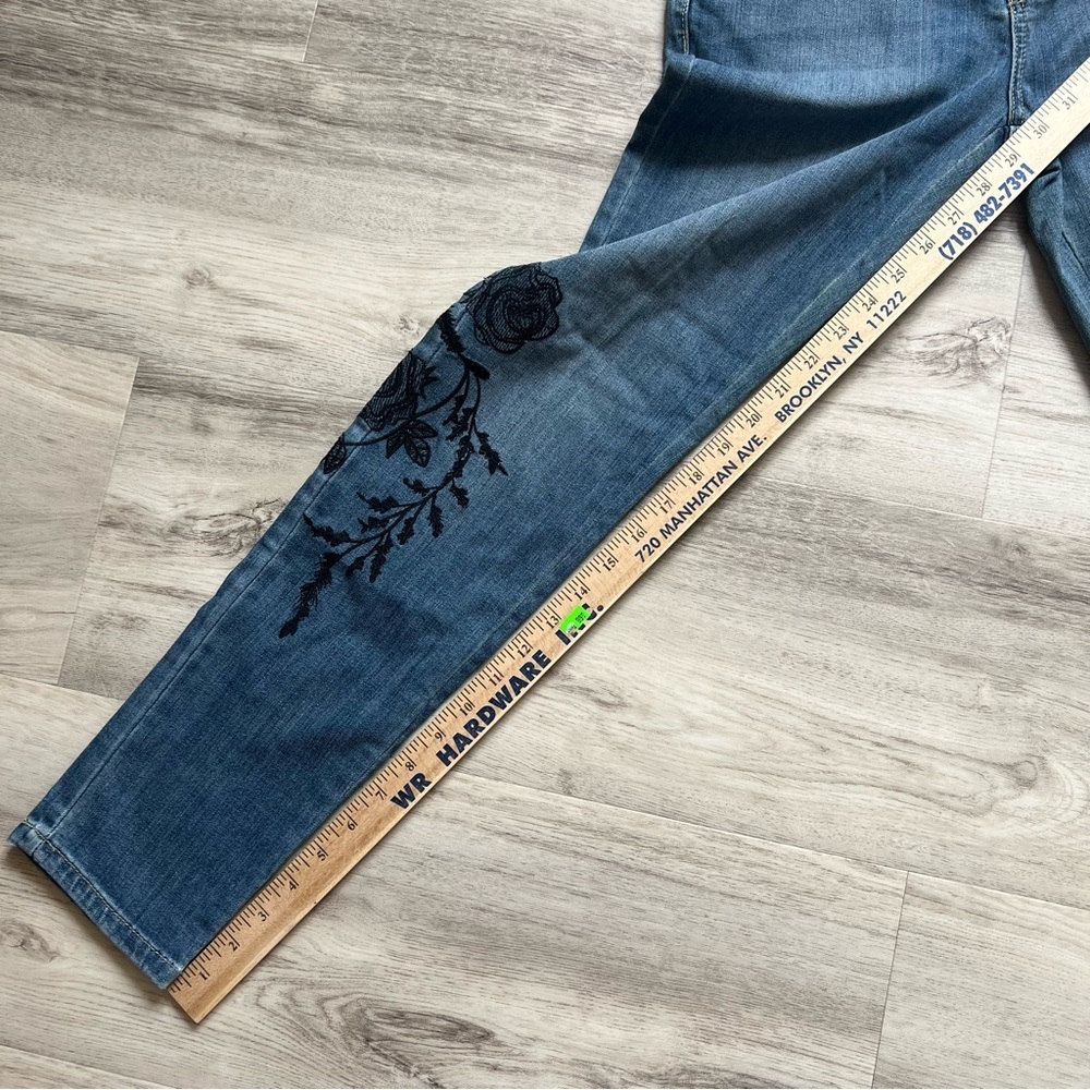 Vera Wang Jeans with Black Floral Embroidery - Picture 6 of 6